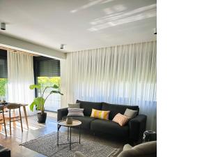 Leos Apartments Apart1