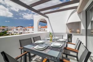 CASA AGATHA - 3 terraces, AC, tv channels, 2 bedrooms & bathrooms, heated pool