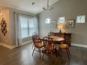 Modern 2 bed condo with office