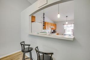 6 Mi to Downtown Bright Palm Coast Getaway!