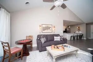 Spacious 2 bed Condo with Office - 克拉尔维尔