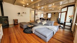 Gemütliches Altbau-Loft mit Kamin und Parkplatz