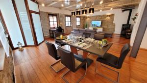 Gemütliches Altbau-Loft mit Kamin und Parkplatz