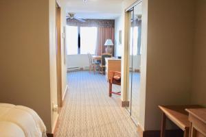 Walk to Mountain Base Studio for 4 & POOL