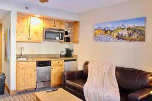 Walk to Mountain Base Studio for 4 & POOL