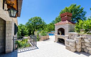 Villa Kate - outdoor pool, 4 bedrooms, free parking