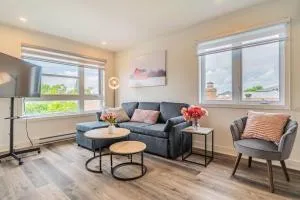 Modern 3BR Escape with 2 FREE Parking Spots - Saint-Hubert