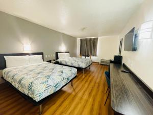 Queen Room with Two Queen Beds room in Motel 6-Duncanville TX - Dallas