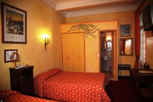 Hotels Hotel du Fiacre : Chambre Double avec Balcon