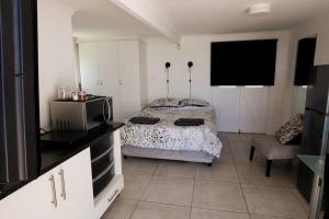 Camps Bay Studio in prime location