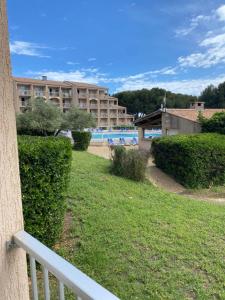 Appartements Appartement cosy avec piscine : photos des chambres