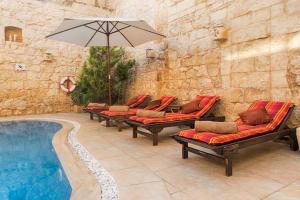 Id-Dwejra House of Character with private pool and Jaccuzi