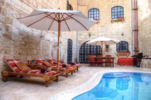 Id-Dwejra House of Character with private pool and Jaccuzi - 3hvězdičkové hotely ve městě Żejtun