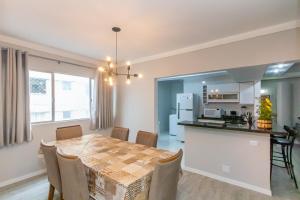 Apto Pe na Areia, direcao Ilha-Balneario Camboriu.