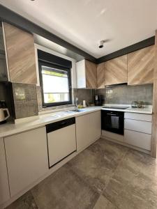 Leos Apartments Apart1