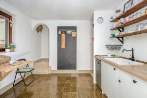 House 60m from the beach