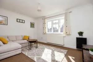 Entire House Guildford 4 Bedroom - Normandy