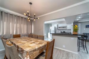 Apto Pe na Areia, direcao Ilha-Balneario Camboriu.