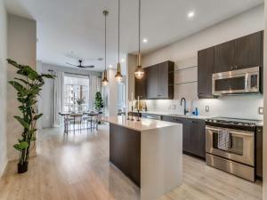 Chic 1 Bed Apt on McKinney Ave