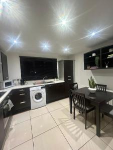 Spacious 2-Bed House, DMU, Prime Central Location