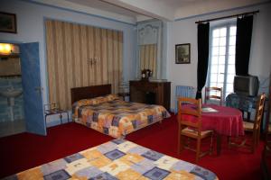 Hotels Hotel du Fiacre : Grande Chambre Double 