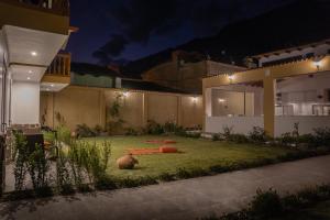 Tikawasi ollanta 2 incluye transporte o recojo a la estacion de tren