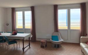 Appartements unobstructed beachfront view apartment : photos des chambres