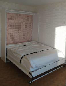 unobstructed beachfront view apartment