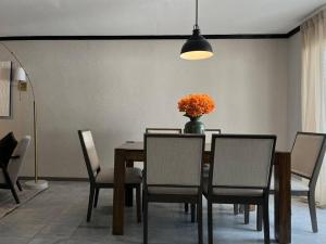 Casa frente a Macroplaza en Piedras