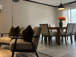 Casa frente a Macroplaza en Piedras