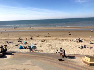 Appartements unobstructed beachfront view apartment : photos des chambres