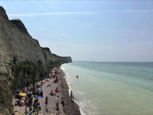 Appartements unobstructed beachfront view apartment : photos des chambres