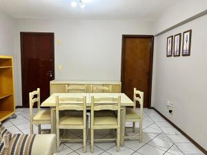 B070 - Apto 2 quartos para 6 pessoas em Bombinhas