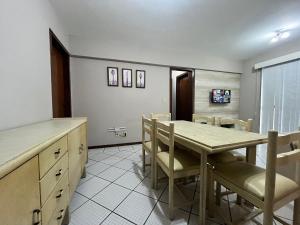 B070 - Apto 2 quartos para 6 pessoas em Bombinhas