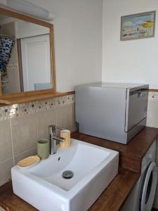 Appartements Appartement calme a 300 m de la plage-centre ville - Quiet appartment 300 m near city and beach : photos des chambres