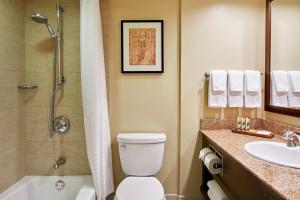 Partial Ocean View with Two Double Beds room in Hilton Hawaiian Village Waikiki Beach Resort
