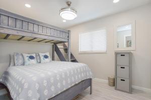 Bonita Bungalow Bike to Beach