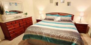 Hot Air Balloon Haven, Hot Tub, King Bed, Office, Foosball, Crib