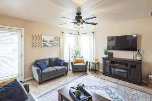 Cozy Corner Oasis with Hot Tub home - Buhl