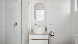 Mango Cottage 8, Pool, Sleeps 8, Aircon