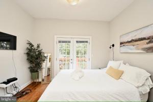 Elegant 5BR home near Capitol Hill! Free Parking!