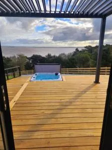 Romantic Lakeside Cabin 1hr AKL - Te Hoe