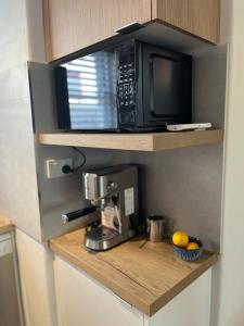 St Kilda apt close to beach