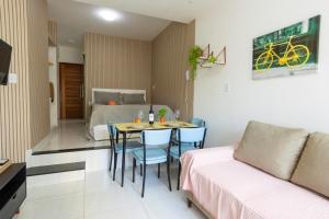 Pé na Areia - Flat com Piscina, Ar e Garagem na Barra