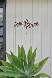 Percys Place - Waterfront, Pet & Family-friendly