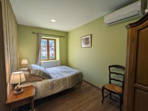 B&B / Chambres d'hotes Chambre familiale climatisee avec acces jardin - FR-1-589-663 : photos des chambres