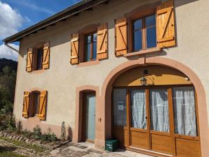 B&B / Chambres d'hotes Chambre familiale climatisee avec acces jardin - FR-1-589-663 : photos des chambres