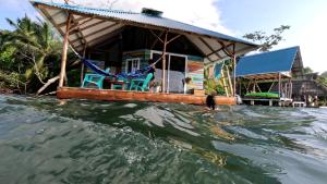 El Toucan Loco Floating Lodges