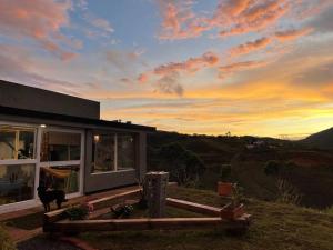 Natural Tiny house , frente al lago