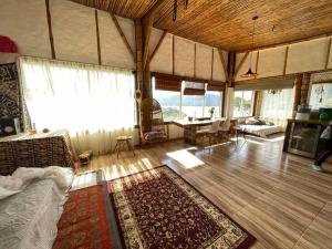 Natural Tiny house , frente al lago